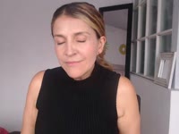 I consider myself an authentic, feminine, and very curious person. I enjoy conversation and creating a real connection with those who visit me.
I love sensuality, the playful glances, and the complicity that arises when two people dare to enjoy the moment. Here you