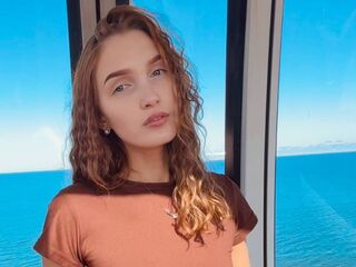 girl showing tits AlbinaFichtner