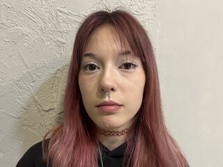 masturbating camgirl LaraWils