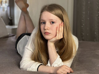 camwhore nude LilianHoward