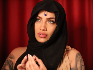 cam girl fingering pussy LuciaLyone