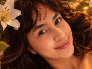 naked camgirl masturbating with vibrator MarieLima