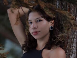 topless cam girl MelanyVelvett