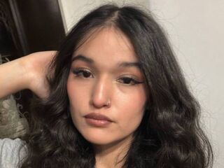 naked cam girl masturbating with vibrator SorayaBenezra