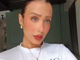 chatroom cam AdrianaRossetti