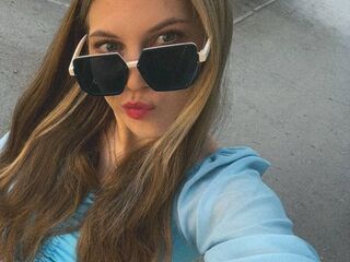 camgirl showing tits AlexaMalouf