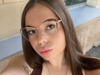 cam slut chat room AmeliaLung