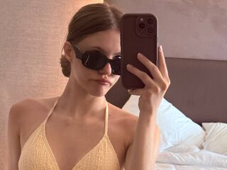 live webcam model AureliaThorn