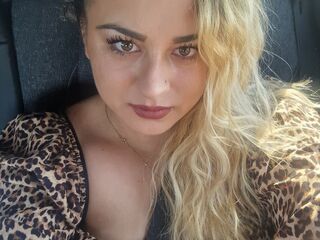 camgirl masturbating with vibrator BelaPasion