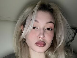 camgirl playing with vibrator CaseyHemmerling