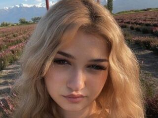 sexy camgirl live CloudyFox