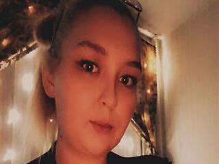 nude webcam CrystalSins