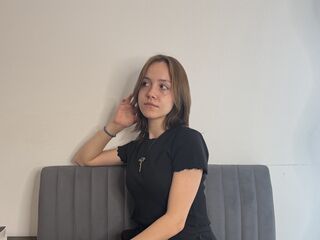 naughty cam girl fingering shaved pussy DevonaBranecki