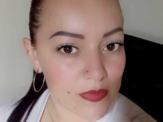 beautiful camgirl DinaCarls