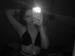 mastubating web cam girl DoloresHuesing