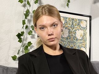 nude webcam girl DonellaAndra