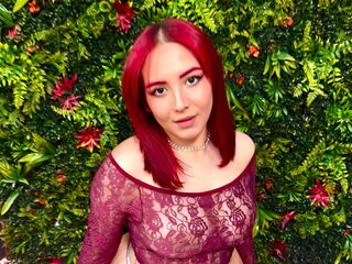 camgirl masturbating with sex toy ElianaWeyn