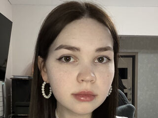 hot cam girl fingering shaved pussy EmiliRoyzi