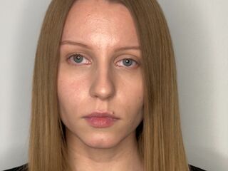 naked camgirl masturbating with dildo FawnTobin