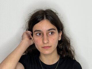 beautiful camgirl FondaYarbro