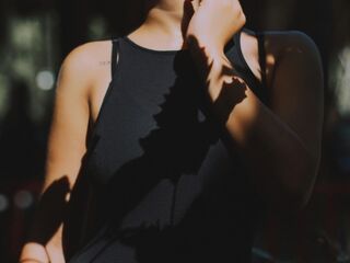 naked girl with webcam masturbating with dildo HathawayAwa