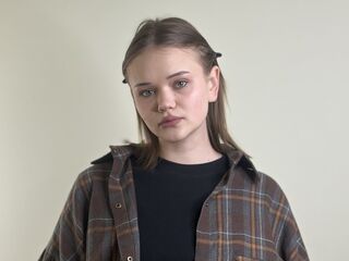 camslut fingering pussy HeikeGraciano