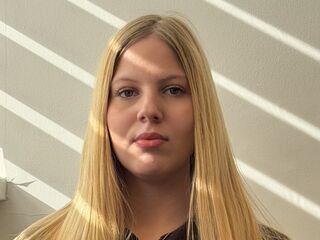 camgirl showing tits HildaKaaua