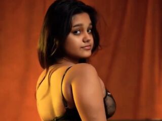 camgirl playing with vibrator ImmiGreen