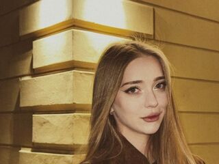 camgirl playing with vibrator IvaBusack