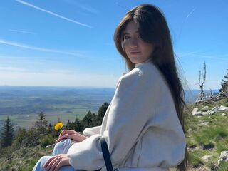 hot strip tease web cam IvannaBloss