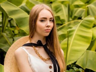 camgirl masturbating with dildo JettieMecca