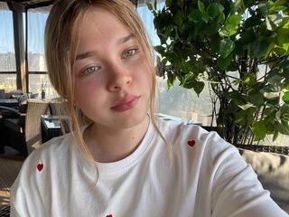 camslut topless KendallHennig