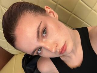 closeup web cam KlaraGogins