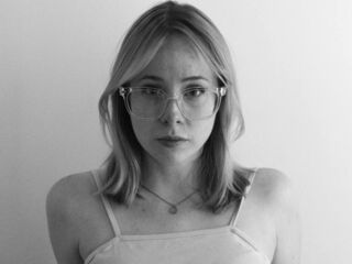 camgirl playing with dildo LanaAmster