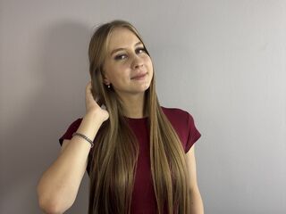 camwhore masturbating with sextoy LeolaHunkins