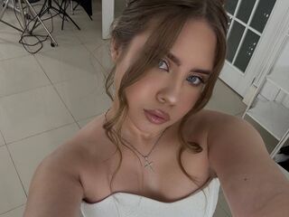 naughty camgirl fingering shaved pussy LilianVanarsdale