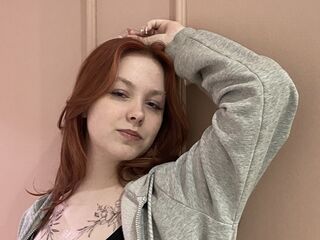 cam girl playing with sextoy LindaBenne