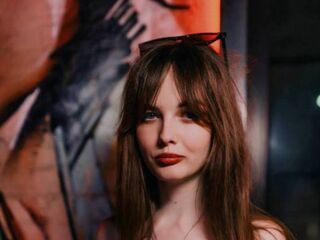 camgirl showing pussy LisaDrake