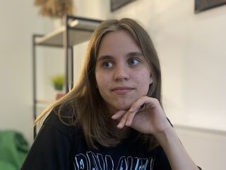 masturbating camgirl MelisaVonk