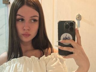 adult webcam chat room MiaRioti