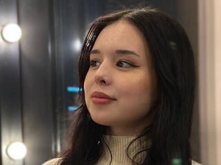 camgirl fingering shaved pussy MikiPellon