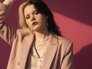free live chat MindyCollyn