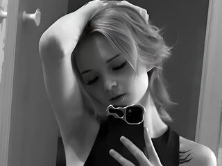 camgirl masturbating with sex toy PaulinaCundiff