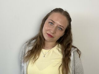 girl showing tits RubeWilliamson