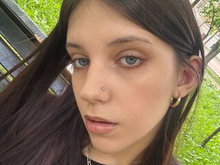 naked girl with webcam masturbating with vibrator SaritaHowick