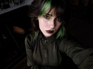 naked girl with webcam masturbating with vibrator ShadowBelle