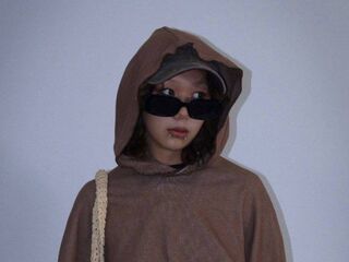 naked camgirl masturbating with vibrator SumikoKrejcik