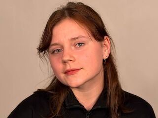 naked girl with cam fingering TonaBurgard